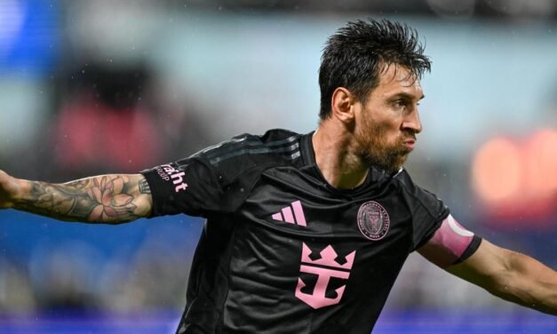 Un juego de niños para Messi: doblete, pichichi y billete a los playoffs en la MLS