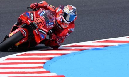Marc Márquez, apurado, y Àlex, sufriendo, en el arranque del asalto final al Mundial