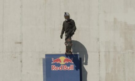 El skater profesional Sandro Dias rompe dos récords mundiales al descender de un edificio de 22 pisos en Porto Alegre (Brasil)