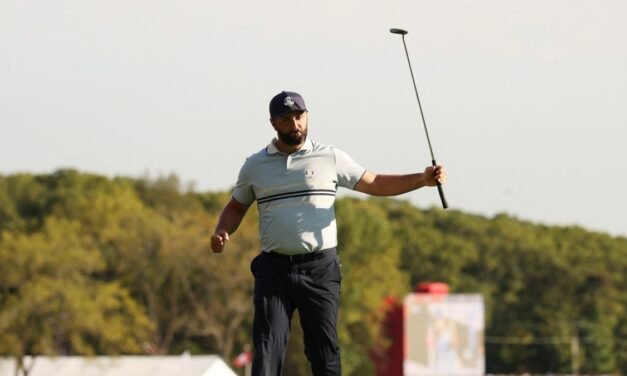 Rahm apaga el infierno de Bethpage con un estreno descomunal
