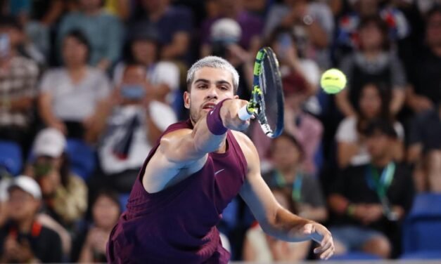 Carlos Alcaraz avanza a cuartos de final del torneo de Tokio