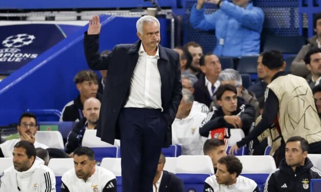 El Liverpool se estrella en Turquía y Mourinho cae en Stamford Bridge