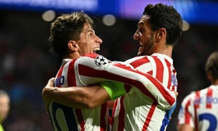 Los colchoneros se divierten como niños y el Eintracht es su juguete