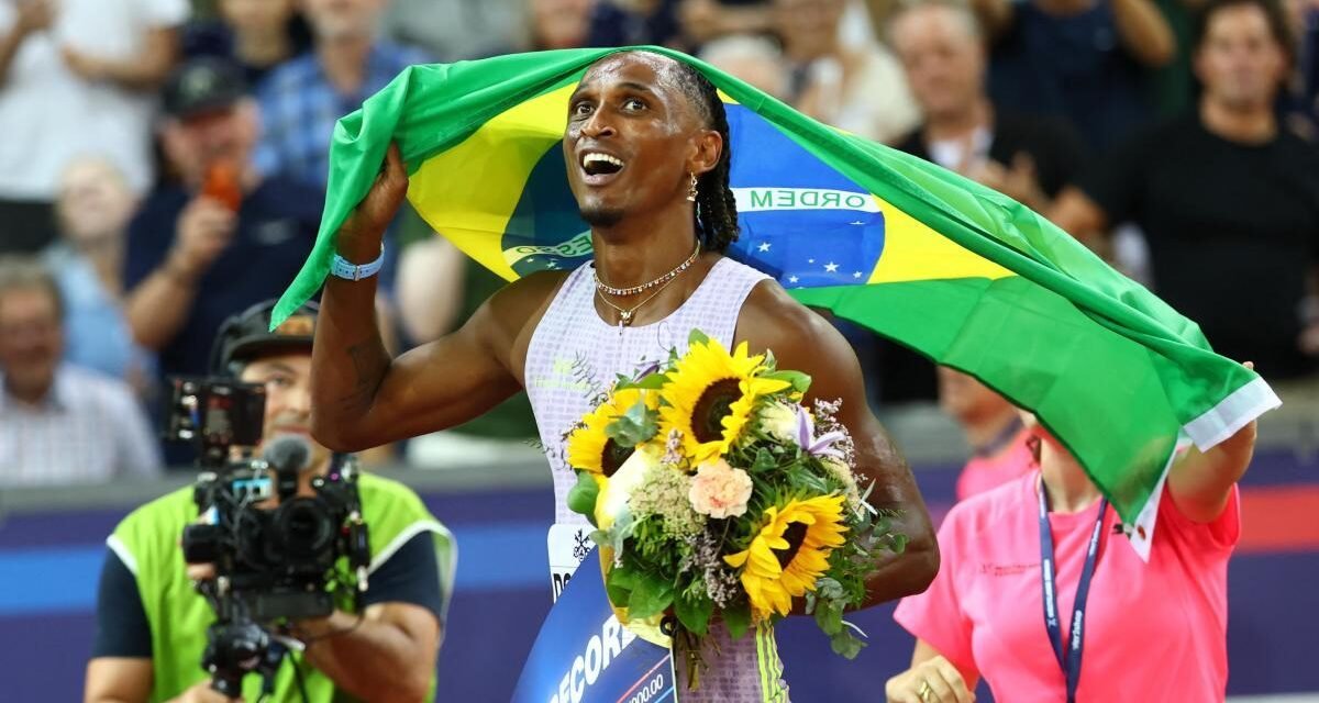 Alison Dos Santos bate el récord del mundo de los 400 metros vallas con 45.80