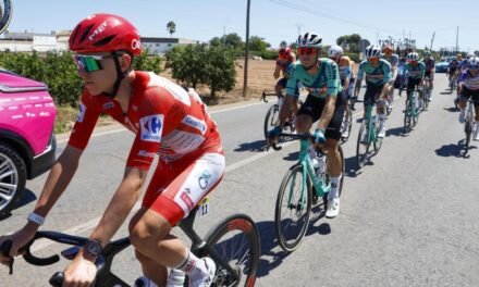 Pogacar se retira de la Vuelta por una aparatosa caída