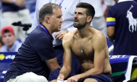 Djokovic cae por primera vez en el estreno del US Open entre vómitos y calambres