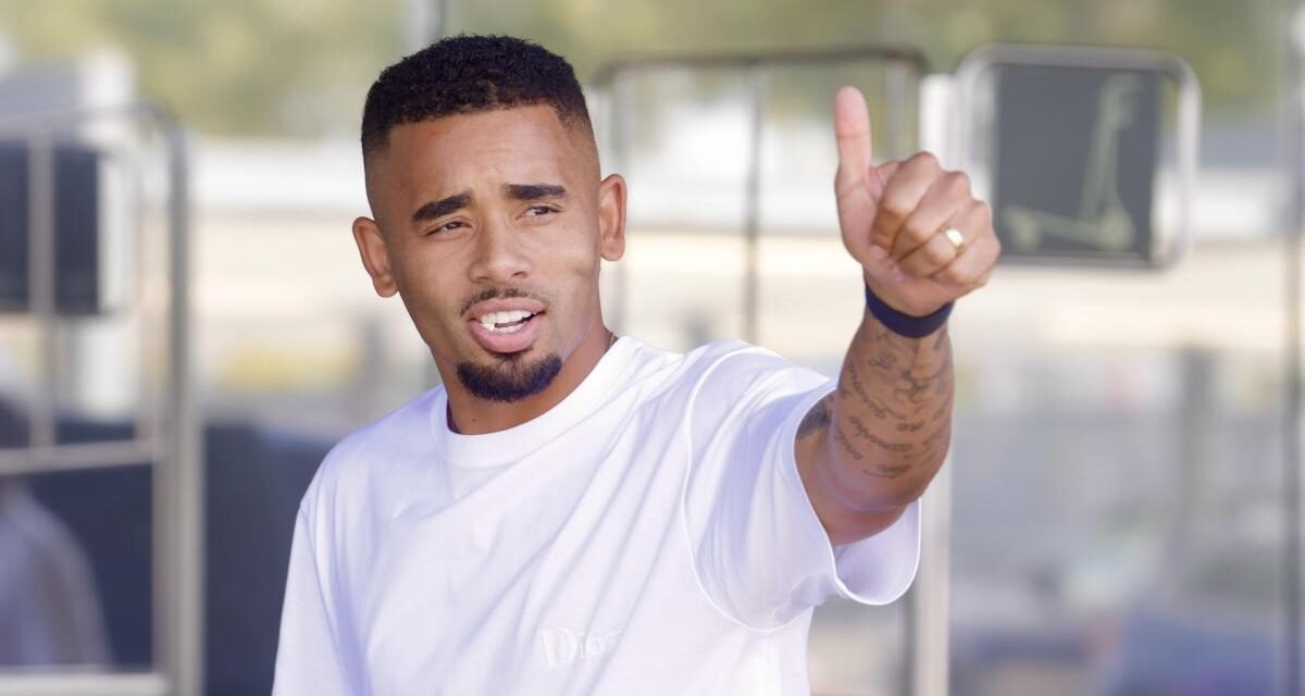 Gabriel Jesus ya está en Barcelona para pasar la revisión médica y firmar con el Barça