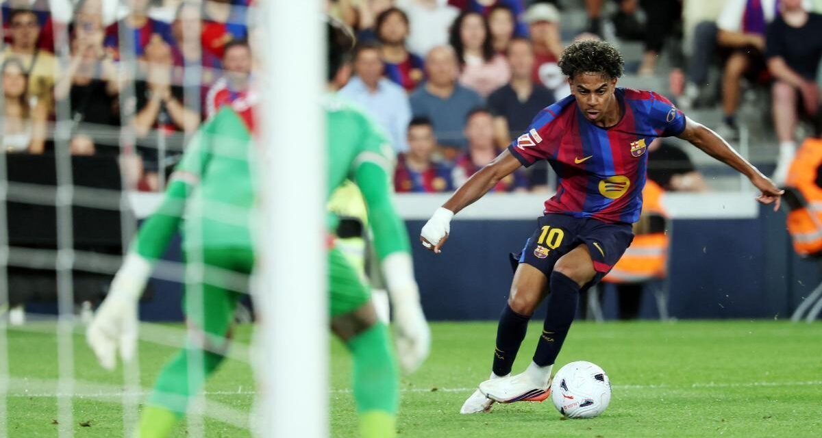 La sonrisa de Lamine Yamal empodera al Barça de Raphinha en la goleada al Rayo Vallecano