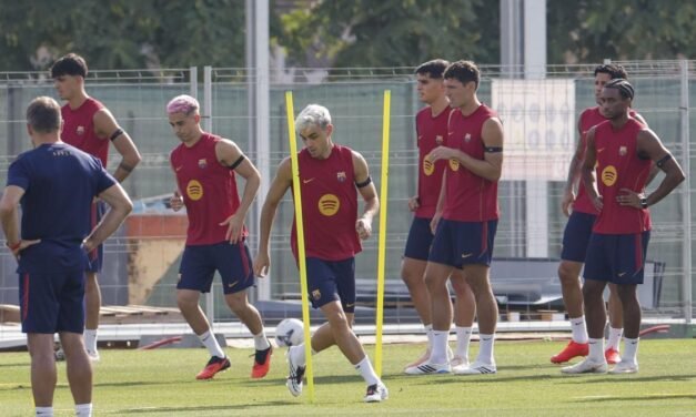 Flick ejerce de capitán, Lamine luce brazalete y De Jong vuelve a ser elegido por el vestuario