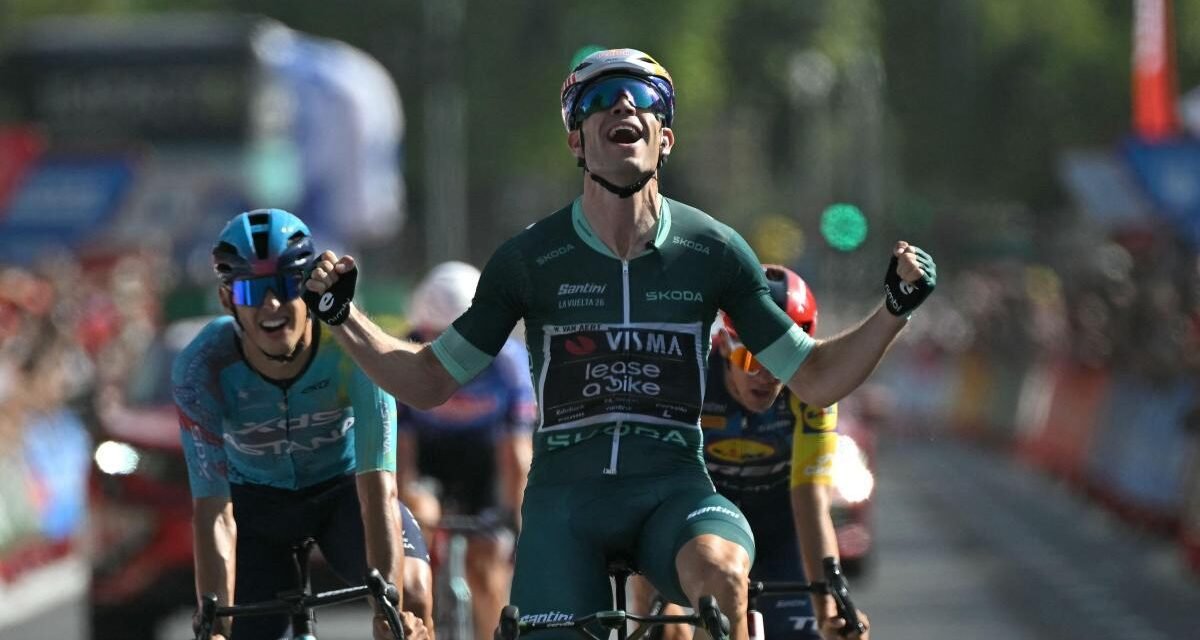 Van Aert repite triunfo en una etapa recortada por el calor extremo