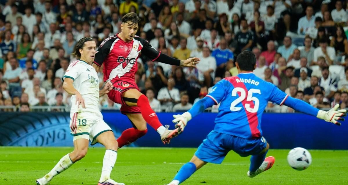 El Real Madrid golea al Rayo pero no esquiva los pitos
