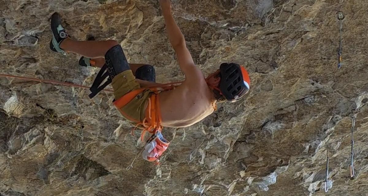 El chileno Leo Cea, de 13 años, hace historia en la escalada al encadenar un 9a+