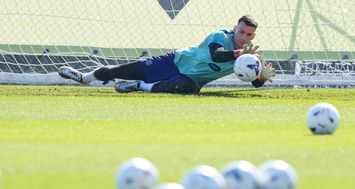 Sorpresa de Flick en Sevilla: Livakovic debuta en la portería