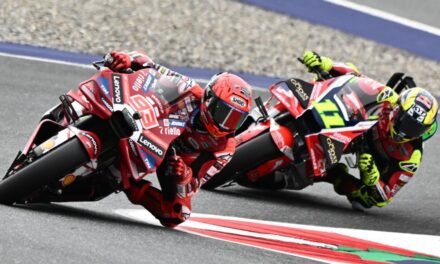 Acosta, el más veloz en el arranque de Austria, se postula para su primera victoria; Marc Márquez, cuarto