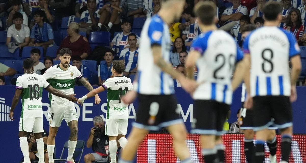 El Espanyol perpetra un esperpento contra diez y cae con todo merecimiento ante el colista
