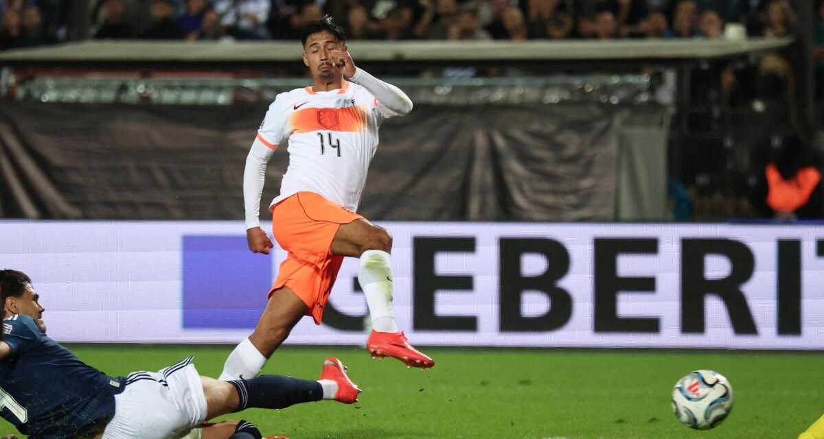 Los Países Bajos nunca se rinden y Xavi sigue invicto (2-2)