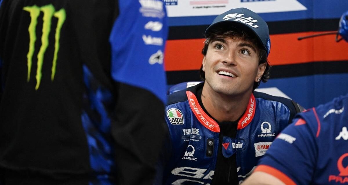 Izan Guevara refrenda su dominio con ‘pole’ y récord