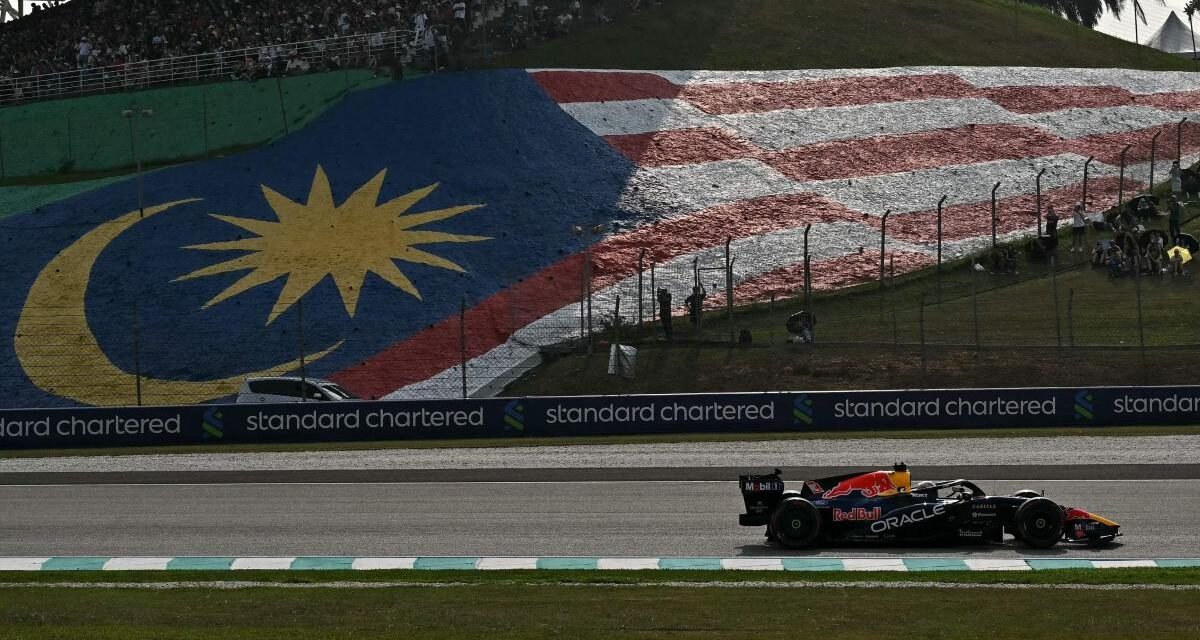 Verstappen da el golpe con la ‘pole’ en Sepang; Alonso y Sainz entran en la Q2 y saldrán pegados