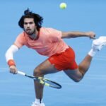 Alcaraz avanza a las semifinales de Tokio tras la lesión de Shapovalov
