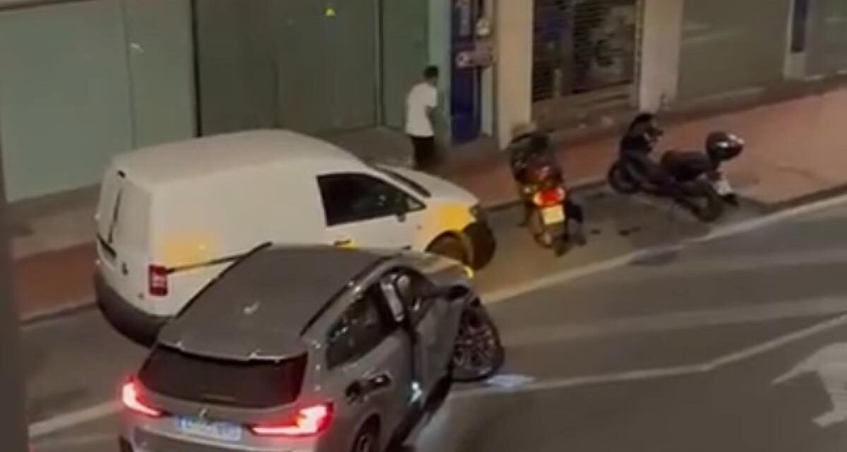 El vídeo de Álex Sola abandonando su coche y saliendo corriendo tras empotrarlo contra varios vehículos
